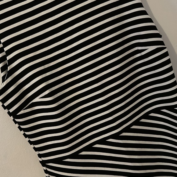 Dynamite Stripe Dress - Picture 6 of 11
